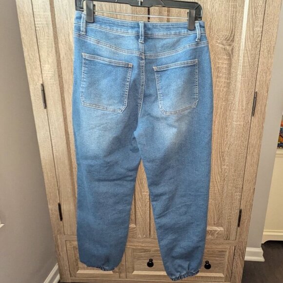 *3 FOR $9* Vanilla Star High Rise Waisted Medium Wash Rinse Mom Jogger Jean Pant - Picture 2 of 5